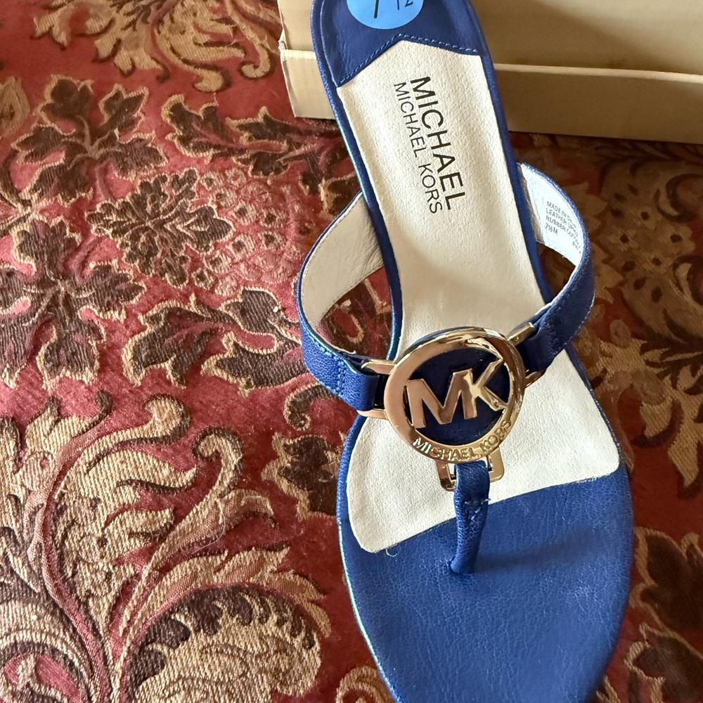 Michael Kors Blue Thong Sandals with Gold Logo - Picture 3 of 7